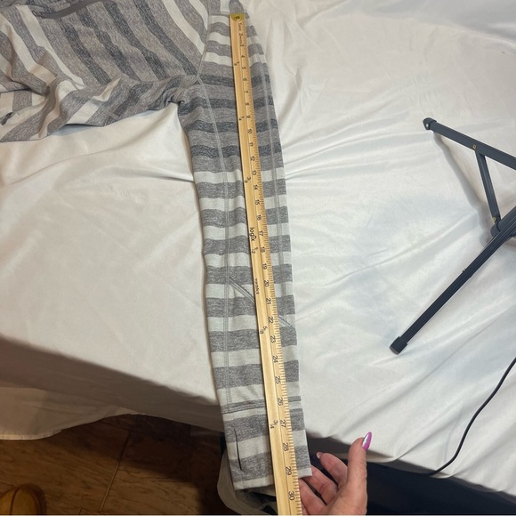 Lululemon Race Your Pace 1/4 Zip Gray Striped Size 12 - Picture 12 of 14